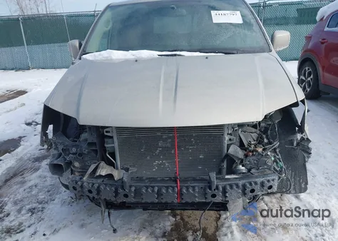 2014 Chrysler Town & Country Touring z USA, uszkodzony, nr VIN 2C4RC1BGXER269733